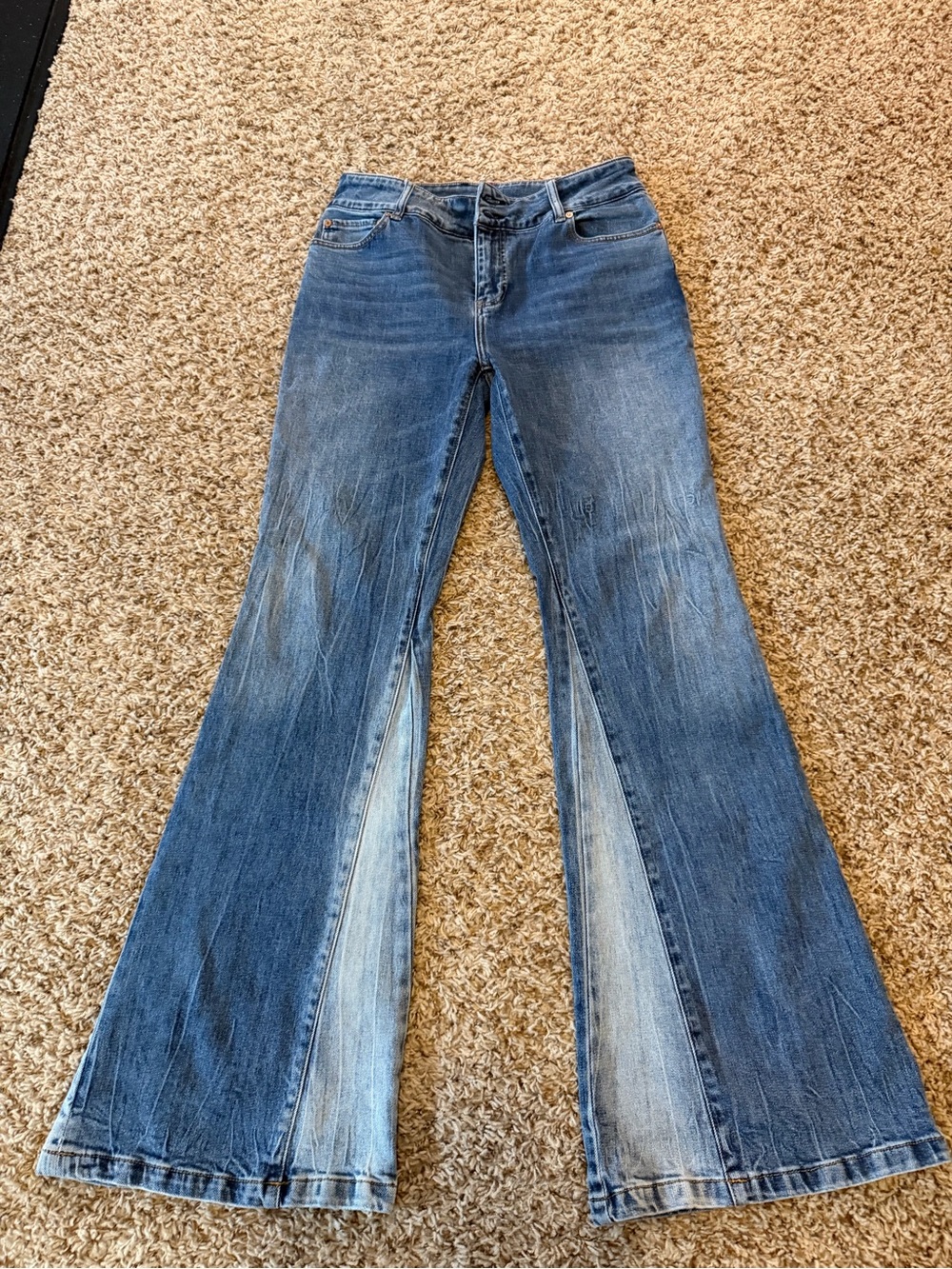 Alice + Olivia STACEY GODET BELL FLARE JEAN 29